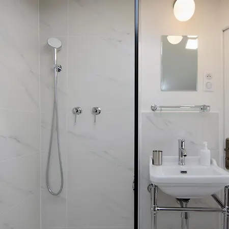 Cocoon Loft - Magnifique Loft Sous Toit, Refait A Neuf, Vues Splendides, Clim, Wifi Apartment *